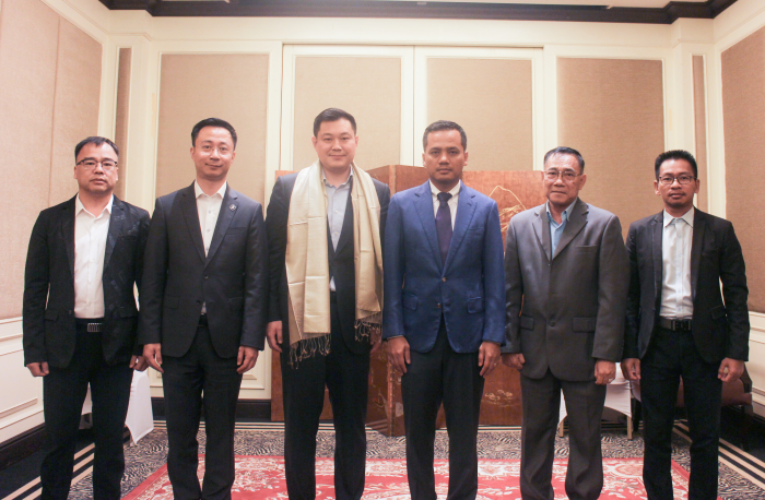 1686559751261054196.png 2严昊主席同柬埔寨王国国务委员兼教育部国务秘书苏速卡会谈2.png