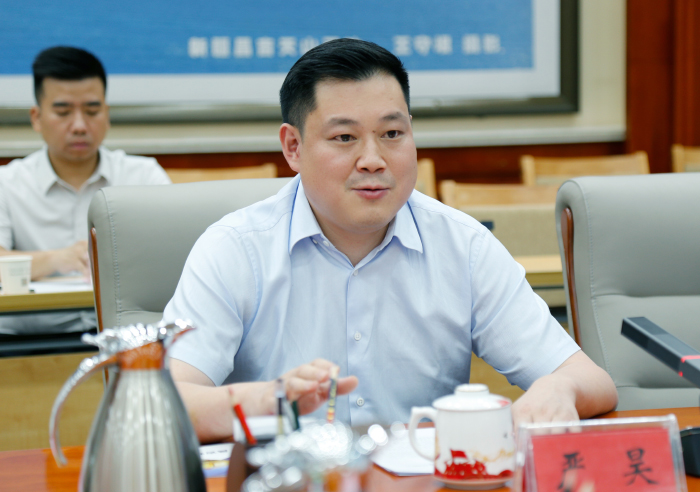 20230728严昊出席亚洲av
与新疆昌吉回族自治州人民政府签约仪式5.jpg