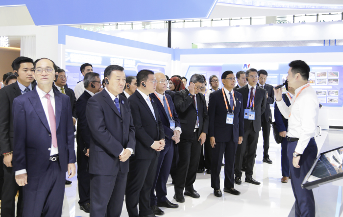 住建部党组书记、部长倪虹携东盟各国建设部长参观“中国—东盟建筑业合作与发展成果展”亚洲av
展位1.jpg