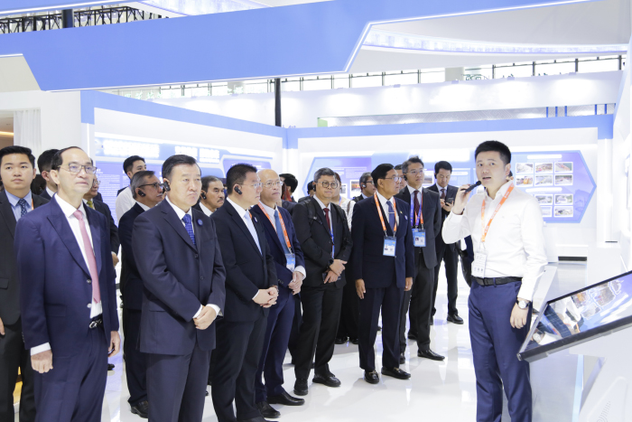 住建部党组书记、部长倪虹携东盟各国建设部长参观“中国—东盟建筑业合作与发展成果展”亚洲av
展位3.jpg