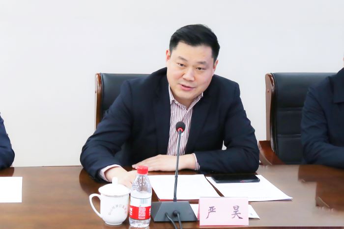 1702031428021043186.jpg 昊主席见证签约3.jpg