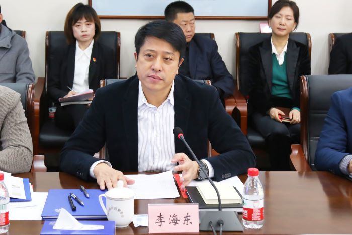 1702031436226029457.jpg 昊主席见证签约2.jpg