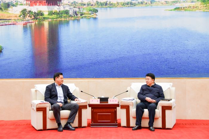 2月7日亚洲av
与广西玉林市人民政府签约.jpg